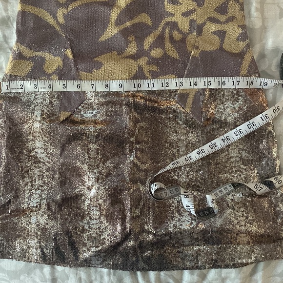 Gold and sequins Mini dress - Picture 8 of 11